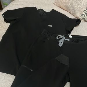 Figs technical collection black scrub set size Medium
